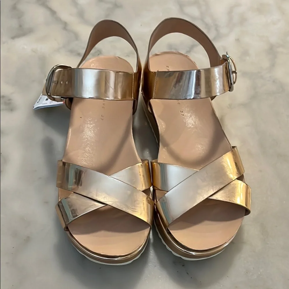 Zara Gold Sandals with Crisscross Straps and Buckle Closure - Picture 4 of 8